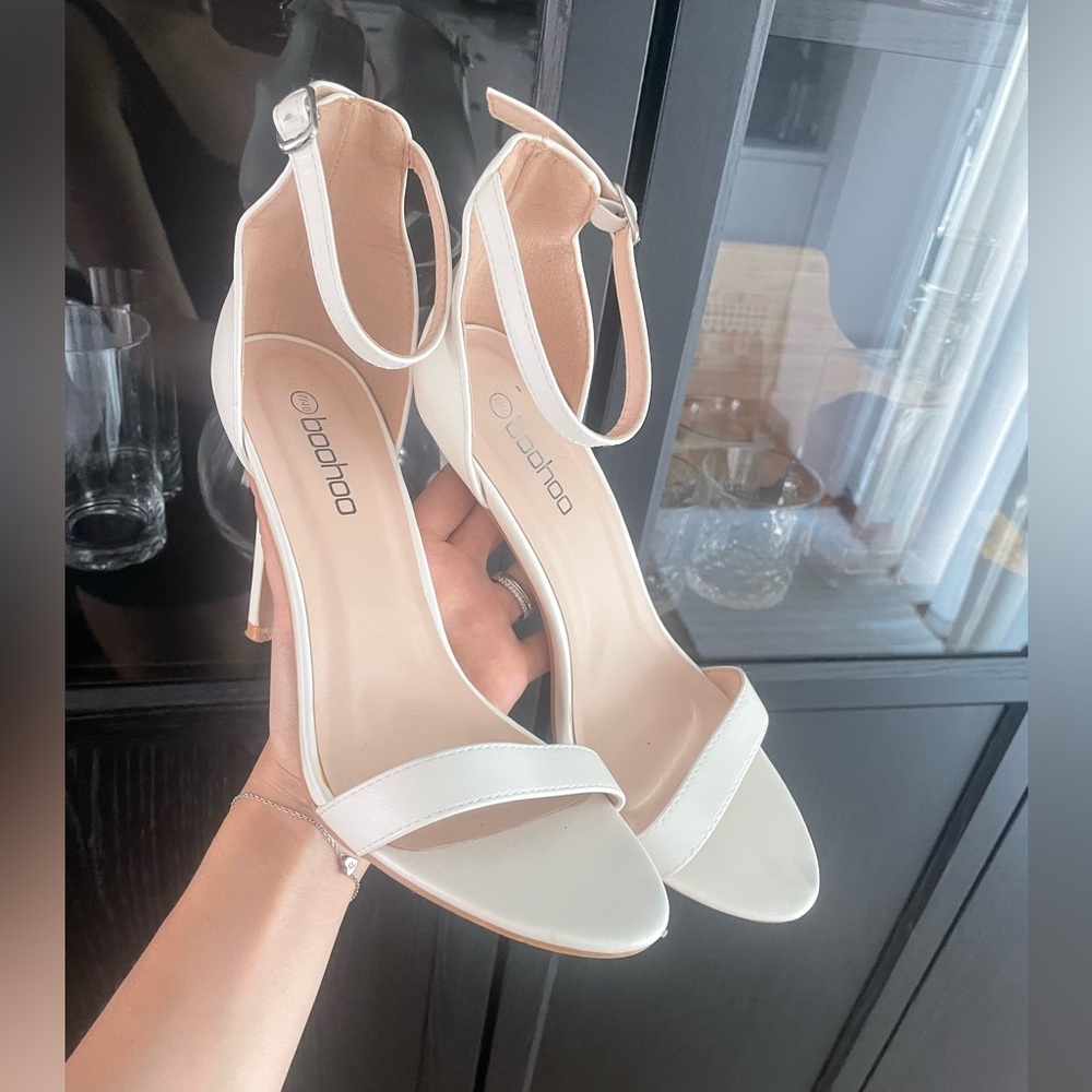 Boohoo - White Ankle Strap Heels SZ 40